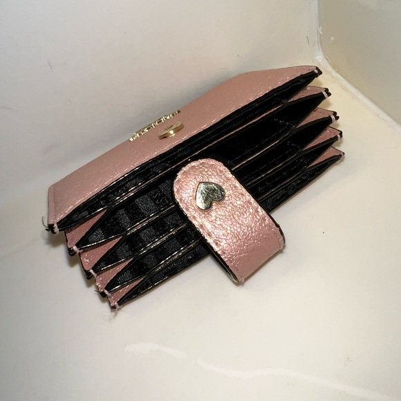 ❌SOLD❌ Victoria’s Secret BUNDLE - accordion card holder & Blush pink gray scarf - Picture 8 of 16